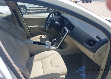 2013 Volvo S60 T5/T5 Platinum/T5 Premier/T5 Premier Plus из США, поврежденный, VIN YV1612FH8D2199805